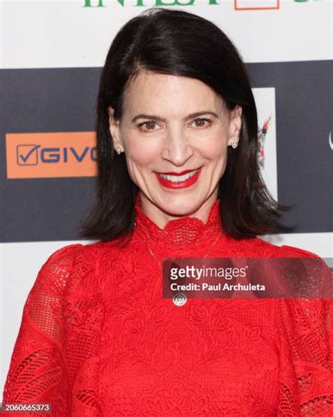 8,242 Perrey Reeves Photos & High Res Pictures